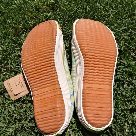 Ruilibao Multicolor Slipon Shoes - Picture 4 of 7